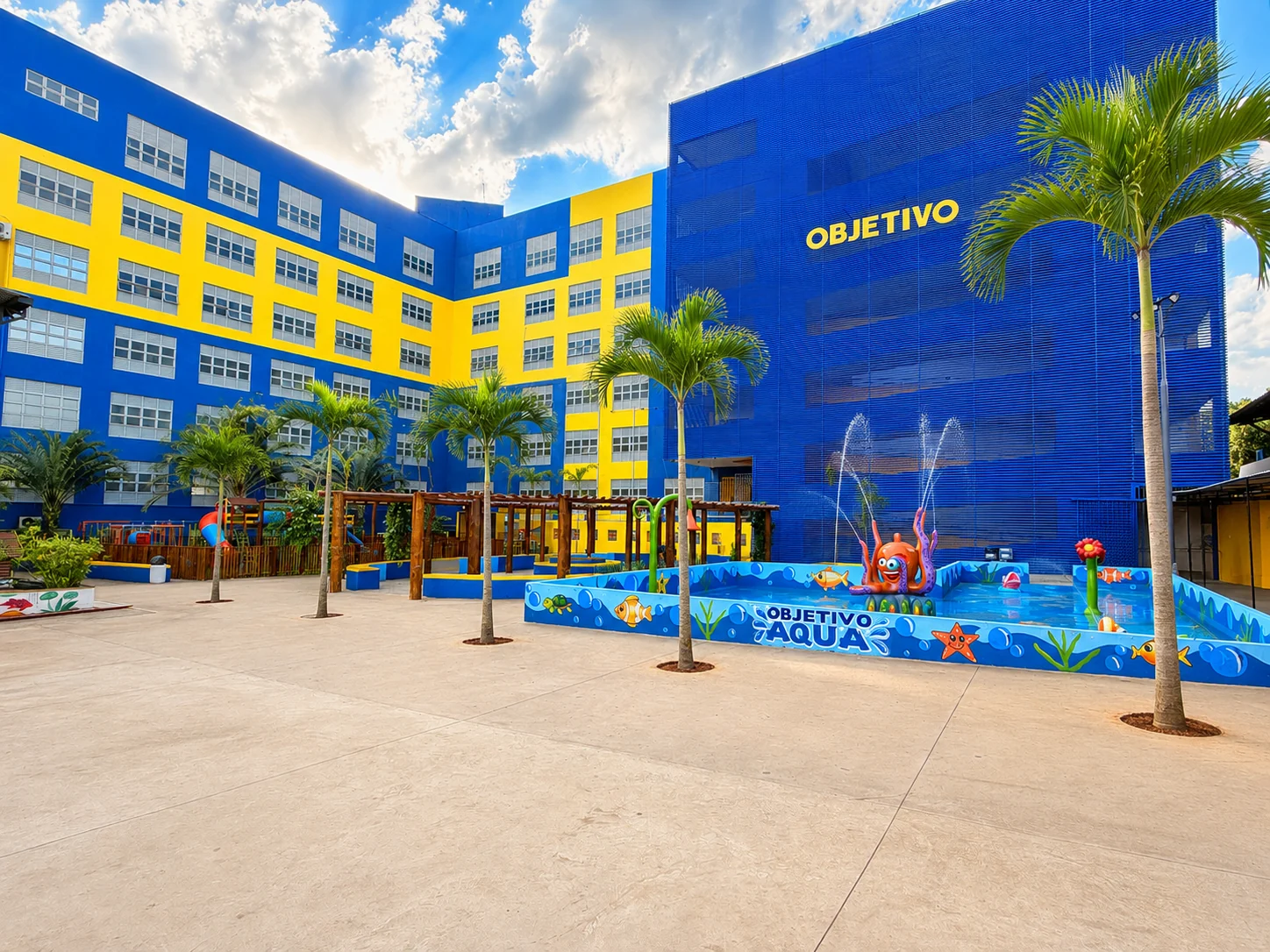 Fachada azul e amarela do Colégio Objetivo Uberaba